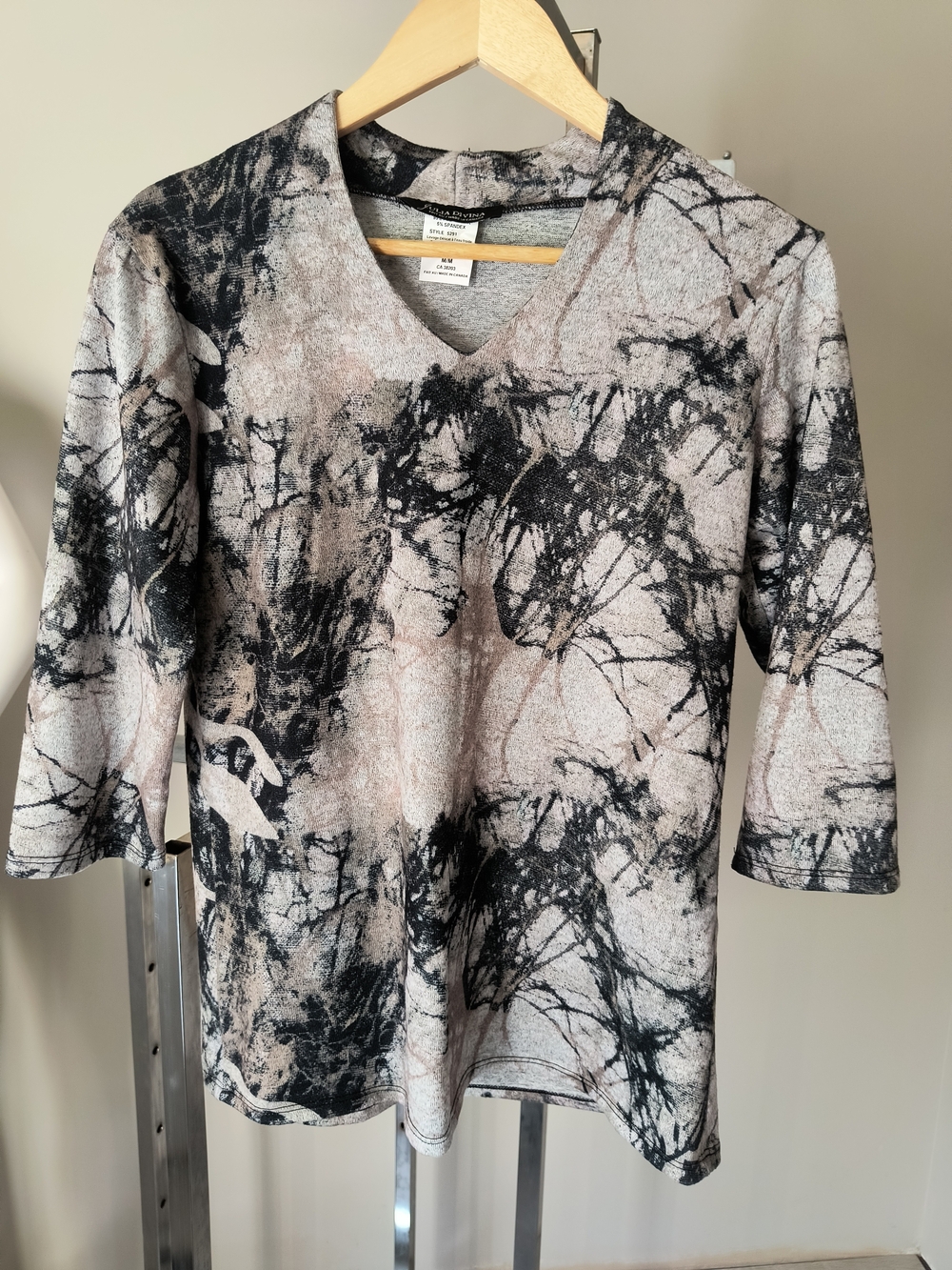 Julia Divina V-Neck 3/4 Sleeve Top M Grey Black Abstract Print Made in Canada